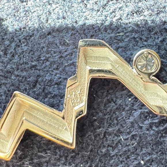 14k White Gold Mountain Outline Necklace 18” - Picture 15 of 15